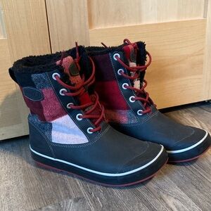 Keen Elsa Boot Black with Red Plaid